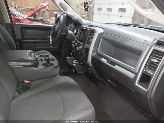 43543853 :رقم المزاد ، 1C6RR7FG8KS544688 vin ، 2019 Ram 1500 Classic Express  4x4 6'4 Box مزاد بيع