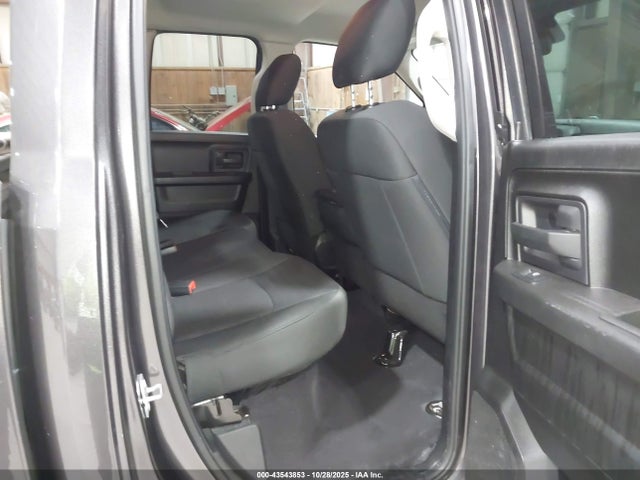 43543853 :رقم المزاد ، 1C6RR7FG8KS544688 vin ، 2019 Ram 1500 Classic Express  4x4 6'4 Box مزاد بيع