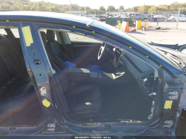 2025 TESLA MODEL 3 5YJ3E1EB0SF952001 Photo 4