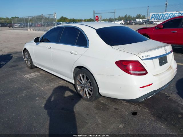 2017 MERCEDES-BENZ E 300 WDDZF4JB6HA121303 Photo 2