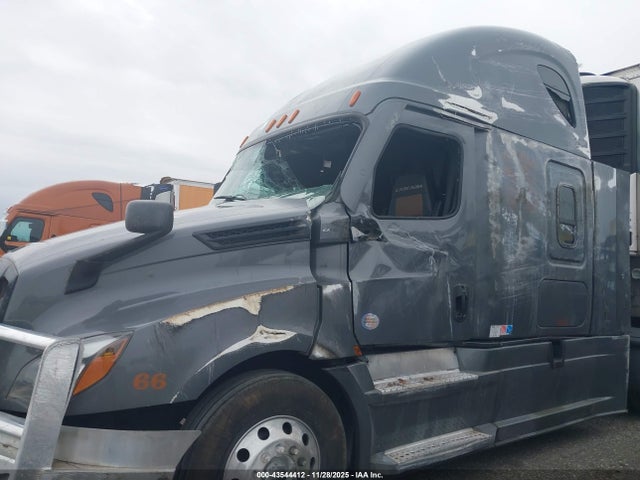 Продаж на аукціоні авто 2023 Freightliner New Cascadia 126, vin: 3AKJHHDR1PSUK1137, номер лоту: 43544412