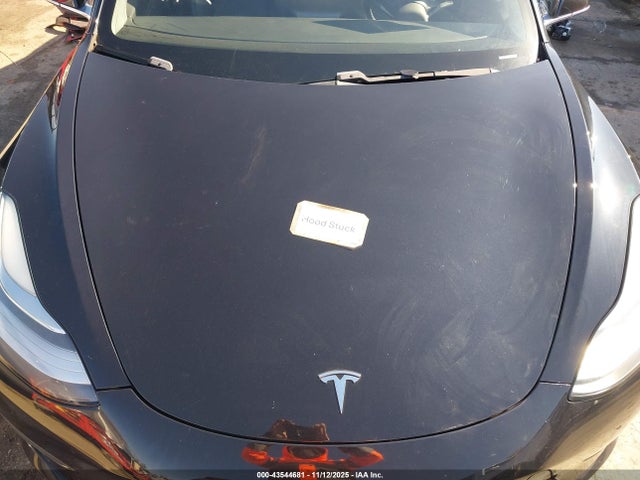 43544681 :رقم المزاد ، 5YJ3E1EB8JF070525 vin ، 2018 Tesla Model 3 Long Range/performance مزاد بيع