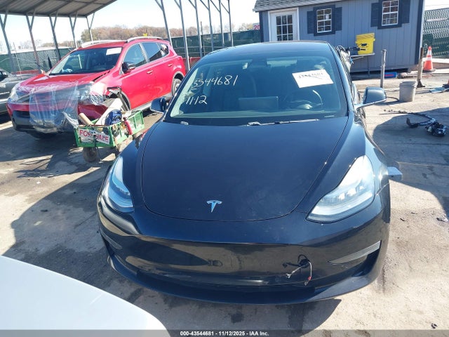 43544681 :رقم المزاد ، 5YJ3E1EB8JF070525 vin ، 2018 Tesla Model 3 Long Range/performance مزاد بيع