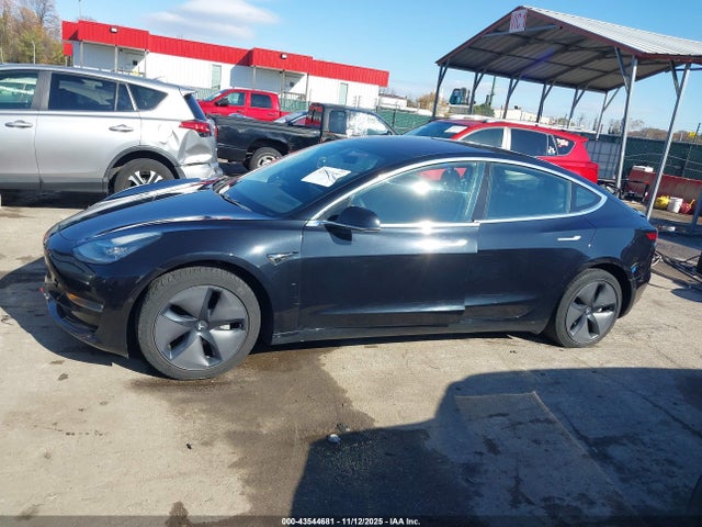 43544681 :رقم المزاد ، 5YJ3E1EB8JF070525 vin ، 2018 Tesla Model 3 Long Range/performance مزاد بيع