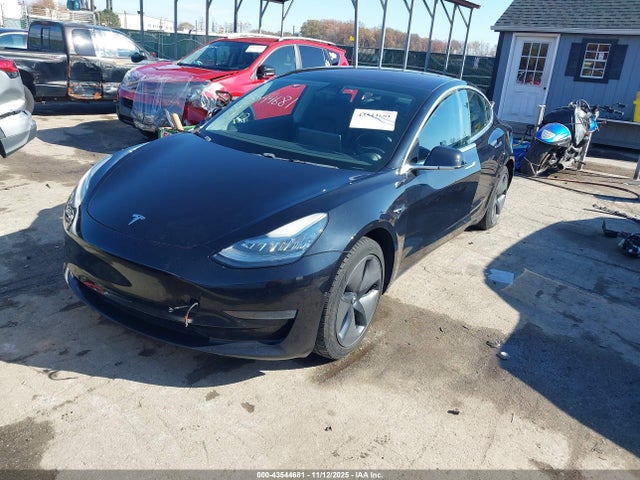 43544681 :رقم المزاد ، 5YJ3E1EB8JF070525 vin ، 2018 Tesla Model 3 Long Range/performance مزاد بيع