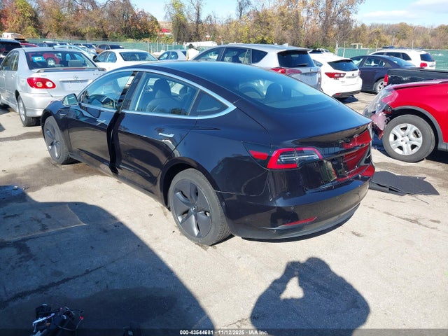 43544681 :رقم المزاد ، 5YJ3E1EB8JF070525 vin ، 2018 Tesla Model 3 Long Range/performance مزاد بيع