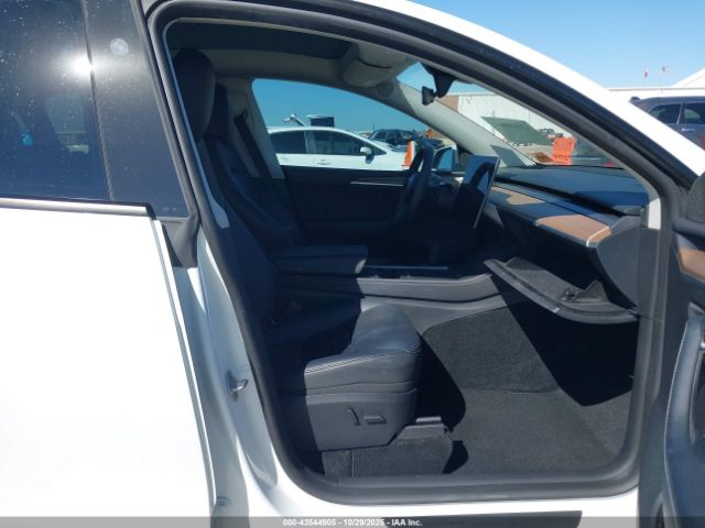 2023 TESLA MODEL Y 7SAYGDEF6PF801002 Photo 4