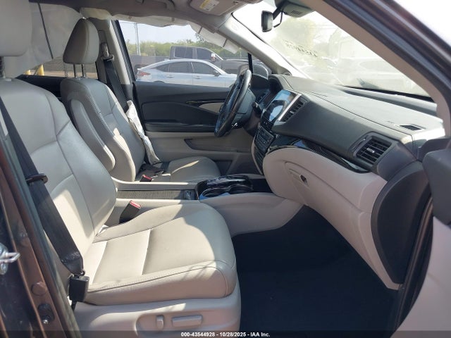 Honda Pilot Touring 2017 5FNYF6H93HB026712 Image 5