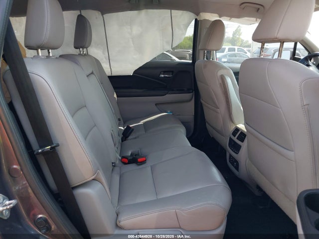 Honda Pilot Touring 2017 5FNYF6H93HB026712 Image 8