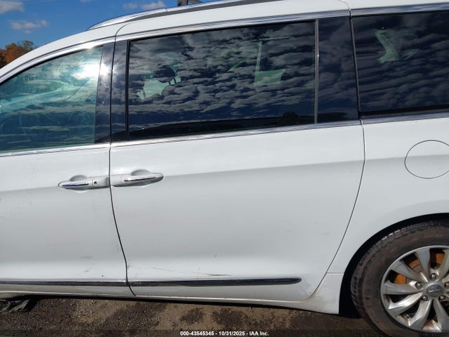 43545345 :رقم المزاد ، 2C4RC1BG0JR119771 vin ، 2018 Chrysler Pacifica Touring L مزاد بيع