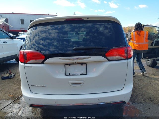 43545345 :رقم المزاد ، 2C4RC1BG0JR119771 vin ، 2018 Chrysler Pacifica Touring L مزاد بيع