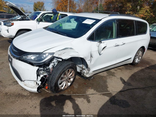 43545345 :رقم المزاد ، 2C4RC1BG0JR119771 vin ، 2018 Chrysler Pacifica Touring L مزاد بيع