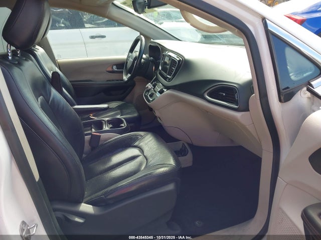43545345 :رقم المزاد ، 2C4RC1BG0JR119771 vin ، 2018 Chrysler Pacifica Touring L مزاد بيع
