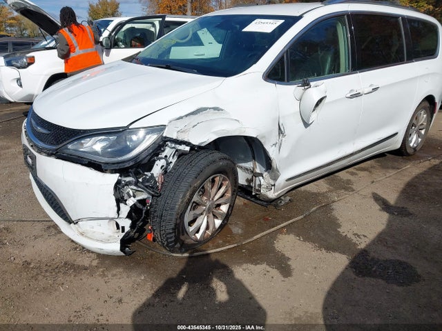 43545345 :رقم المزاد ، 2C4RC1BG0JR119771 vin ، 2018 Chrysler Pacifica Touring L مزاد بيع
