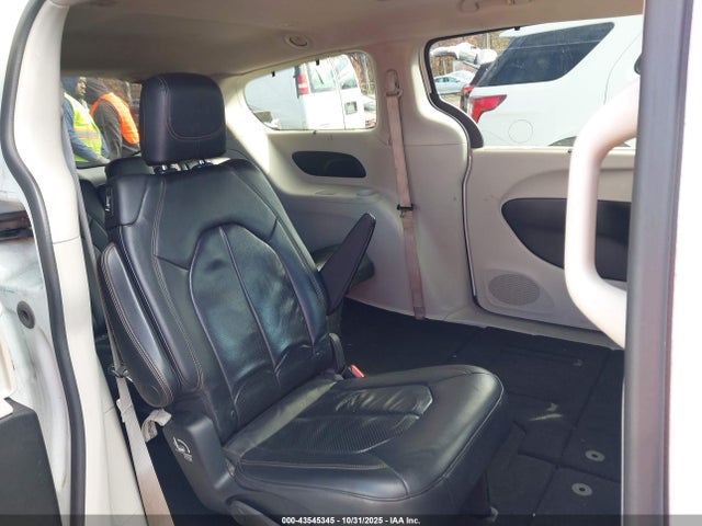 43545345 :رقم المزاد ، 2C4RC1BG0JR119771 vin ، 2018 Chrysler Pacifica Touring L مزاد بيع