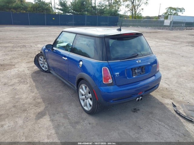 2006 MINI COOPER S WMWRE33516TJ37650 Photo 2