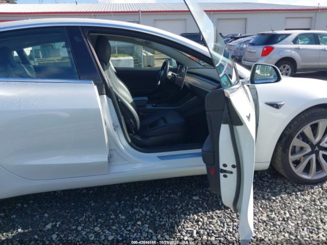 2018 TESLA MODEL 3 5YJ3E1EB8JF187537 Photo 4