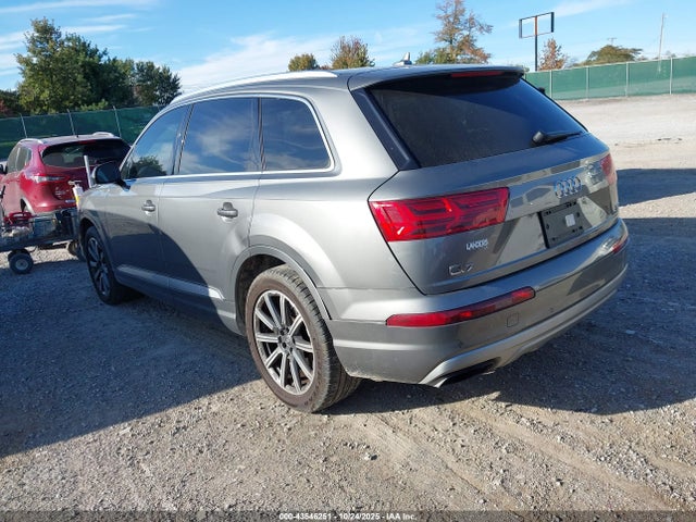 2017 AUDI Q7 WA1LAAF70HD029923 Photo 2