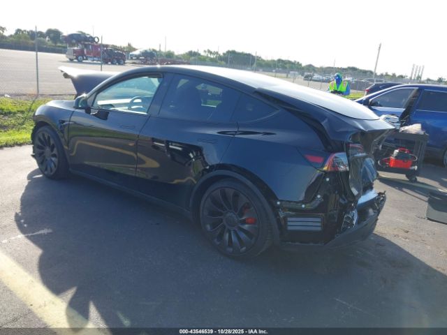 2024 TESLA MODEL Y 7SAYGDEF7RF042587 Photo 2