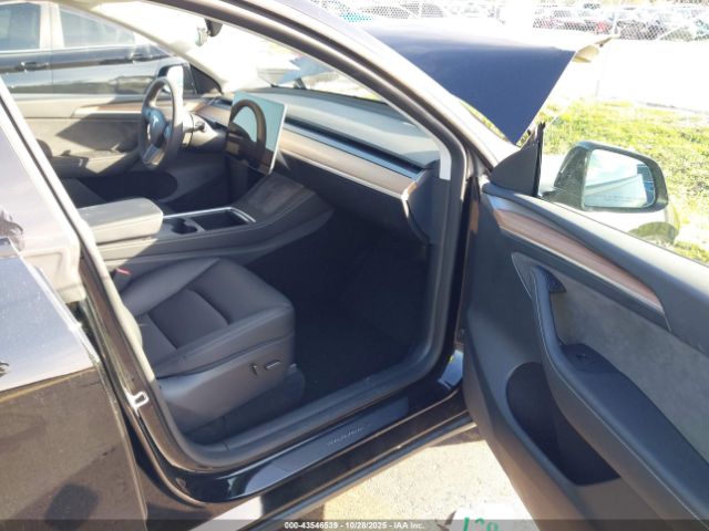 2024 TESLA MODEL Y 7SAYGDEF7RF042587 Photo 4