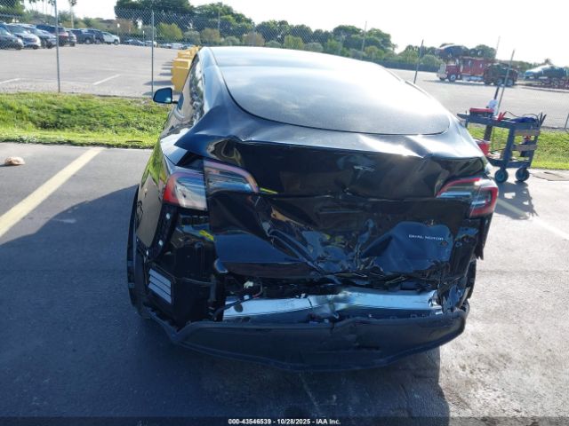 2024 TESLA MODEL Y 7SAYGDEF7RF042587 Photo 5