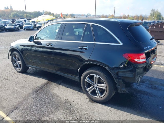 2017 MERCEDES-BENZ GLC 300 WDC0G4KB2HF156870 Photo 2
