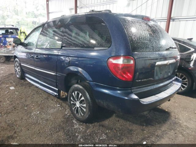 2004 CHRYSLER TOWN & COUNTRY 2C4GP54L84R538842 Photo 2