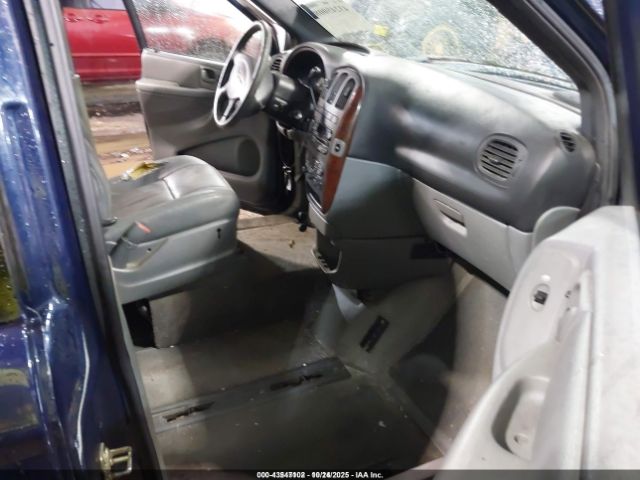 2004 CHRYSLER TOWN & COUNTRY 2C4GP54L84R538842 Photo 4