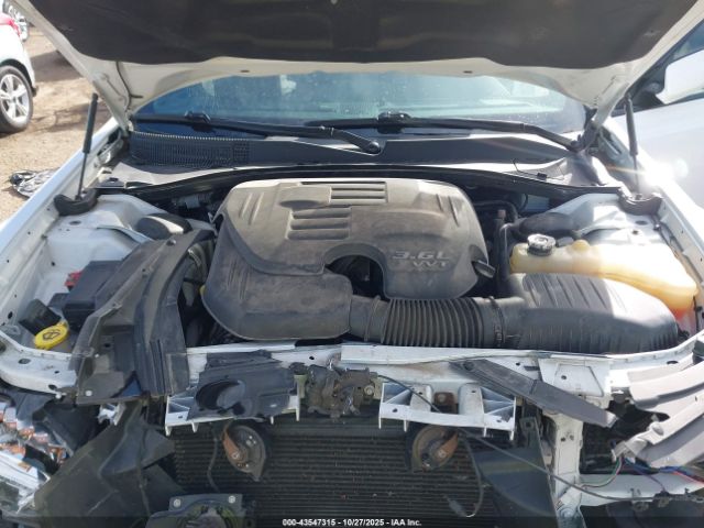 2018 CHRYSLER 300 2C3CCABG8JH201876 Photo 9