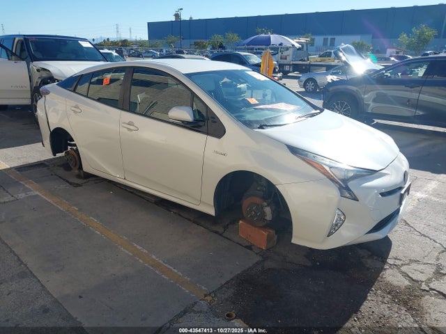 Toyota Prius Three Touring 2016 JTDKARFU2G3500710 головне зображення