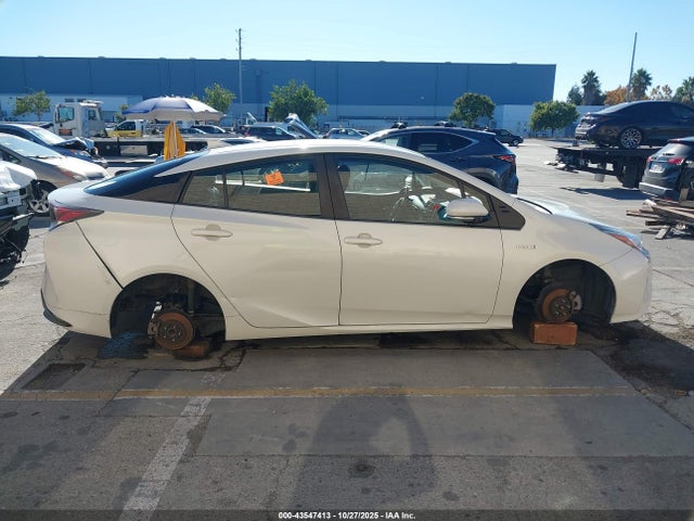 Toyota Prius Three Touring 2016 JTDKARFU2G3500710 Image 12