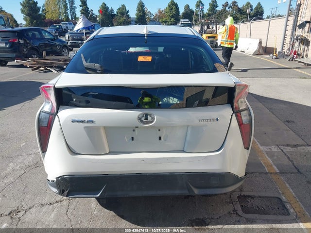 Toyota Prius Three Touring 2016 JTDKARFU2G3500710 Image 15