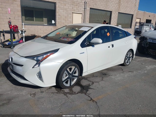Toyota Prius Three Touring 2016 JTDKARFU2G3500710 Image 2