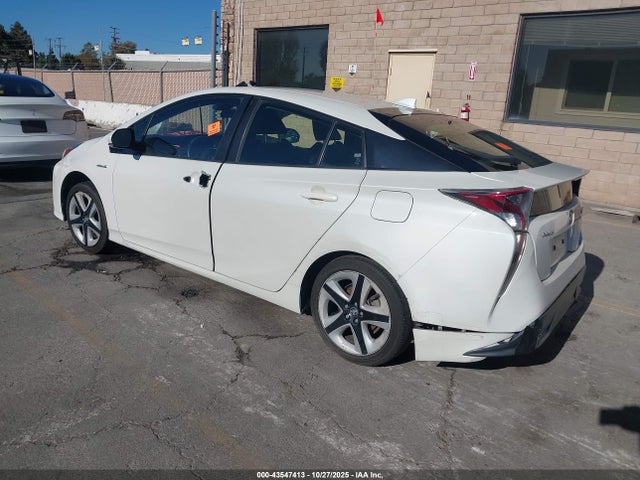 Toyota Prius Three Touring 2016 JTDKARFU2G3500710 Image 3