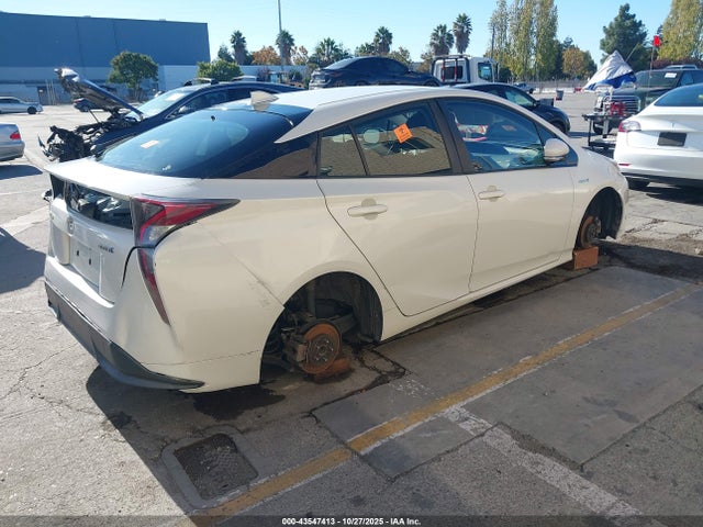 Toyota Prius Three Touring 2016 JTDKARFU2G3500710 Image 4