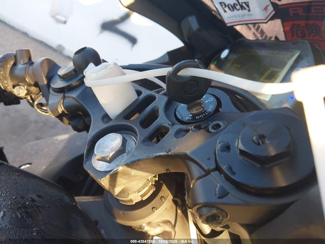 2021 YAMAHA YZFR3 MH3RH18Y2MK005888 Photo 10