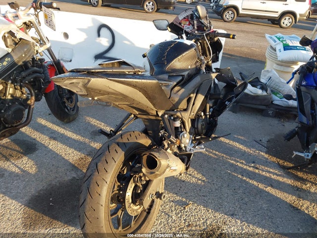 2021 YAMAHA YZFR3 MH3RH18Y2MK005888 Photo 3