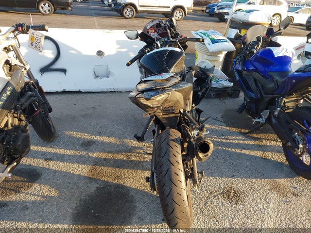2021 YAMAHA YZFR3 MH3RH18Y2MK005888 Photo 5