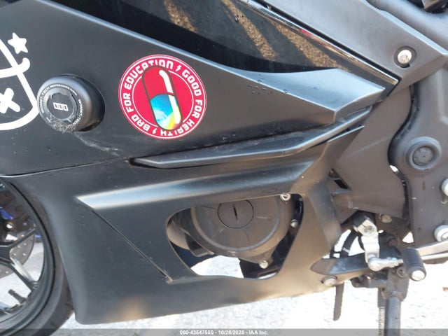 2021 YAMAHA YZFR3 MH3RH18Y2MK005888 Photo 8