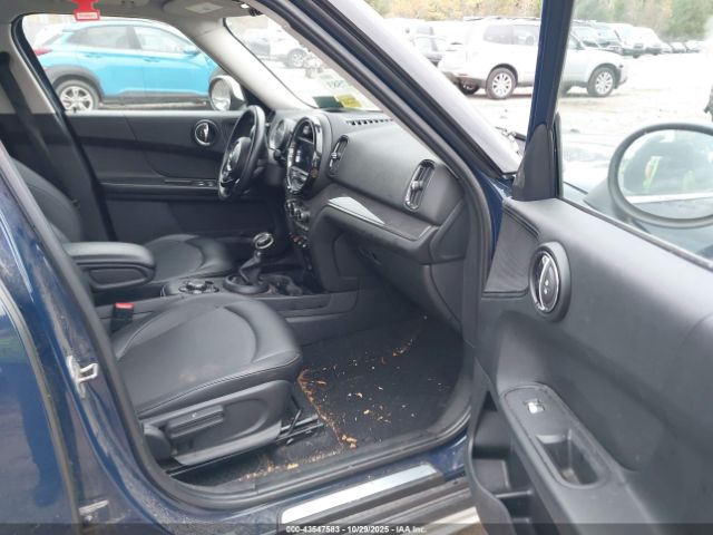 2018 MINI COUNTRYMAN WMZYV5C39J3E03548 Photo 4