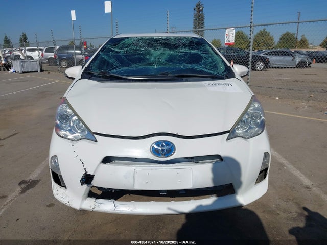 Toyota Prius C One 2014 JTDKDTB39E1083516 Image 12