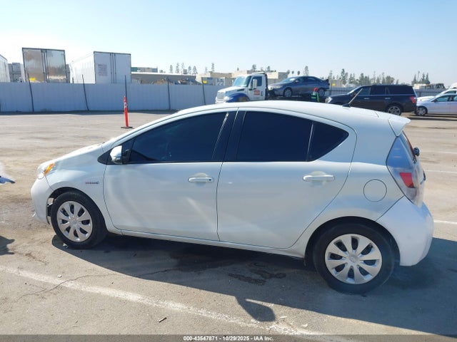 Toyota Prius C One 2014 JTDKDTB39E1083516 Image 14