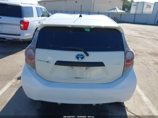 Toyota Prius C One 2014 JTDKDTB39E1083516 Image 16