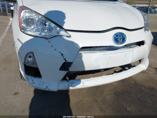 Toyota Prius C One 2014 JTDKDTB39E1083516 Image 17