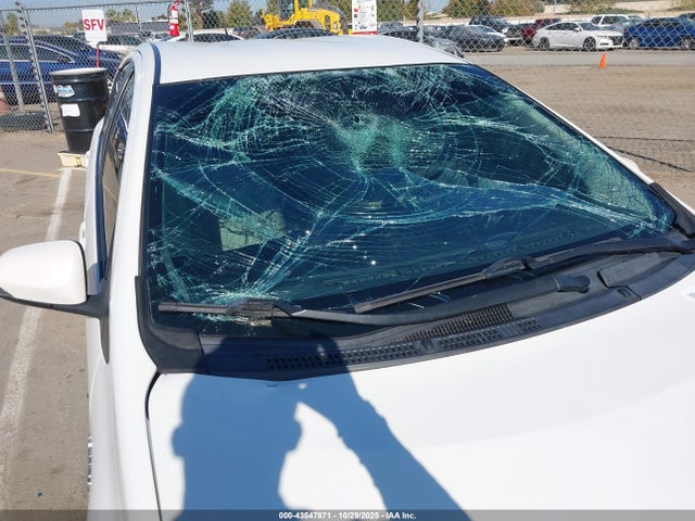 Toyota Prius C One 2014 JTDKDTB39E1083516 Image 18