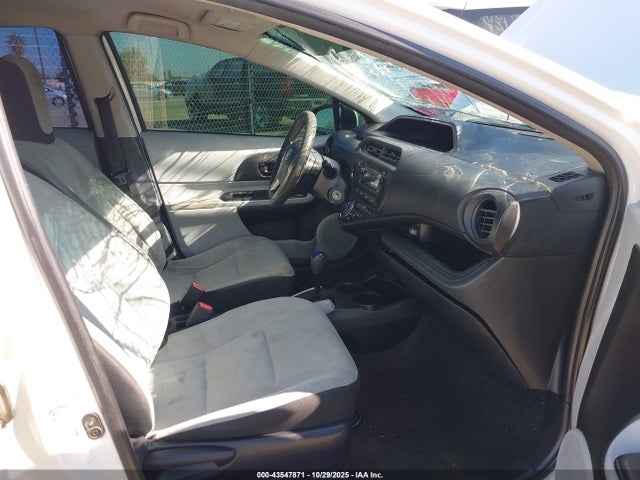 Toyota Prius C One 2014 JTDKDTB39E1083516 Image 5