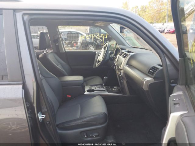 2020 TOYOTA 4RUNNER JTEBU5JR2L5774728 Photo 4