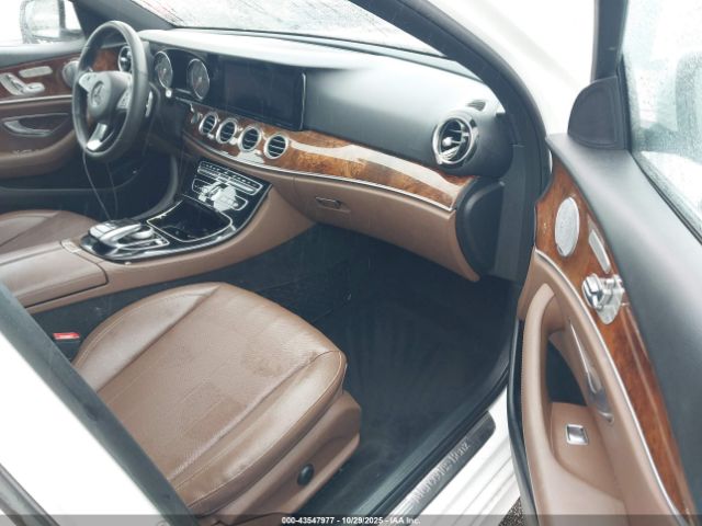 2017 MERCEDES-BENZ E 300 WDDZF4KB9HA095455 Photo 4
