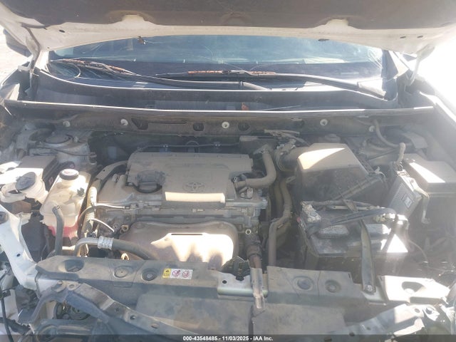 JTMZFREV8JJ196795 Toyota RAV4 LE