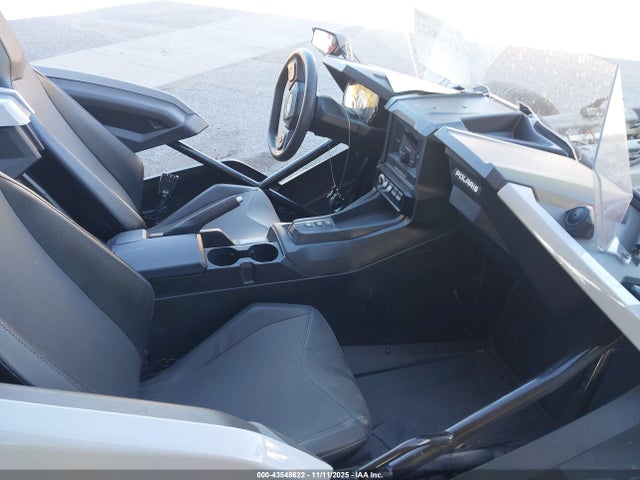 2022 POLARIS SLINGSHOT 57XAATHD3N8150873 Photo 4